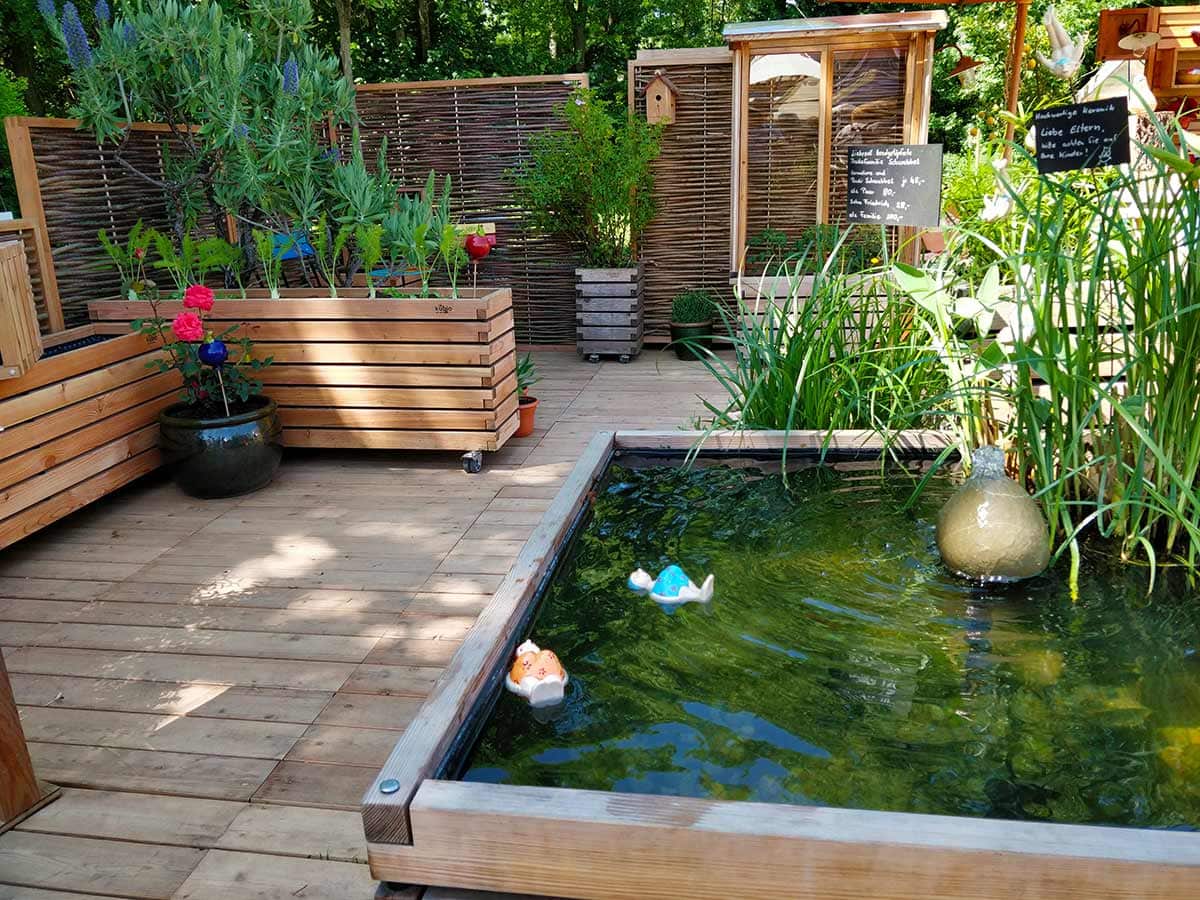 Terrassenteich im Garten