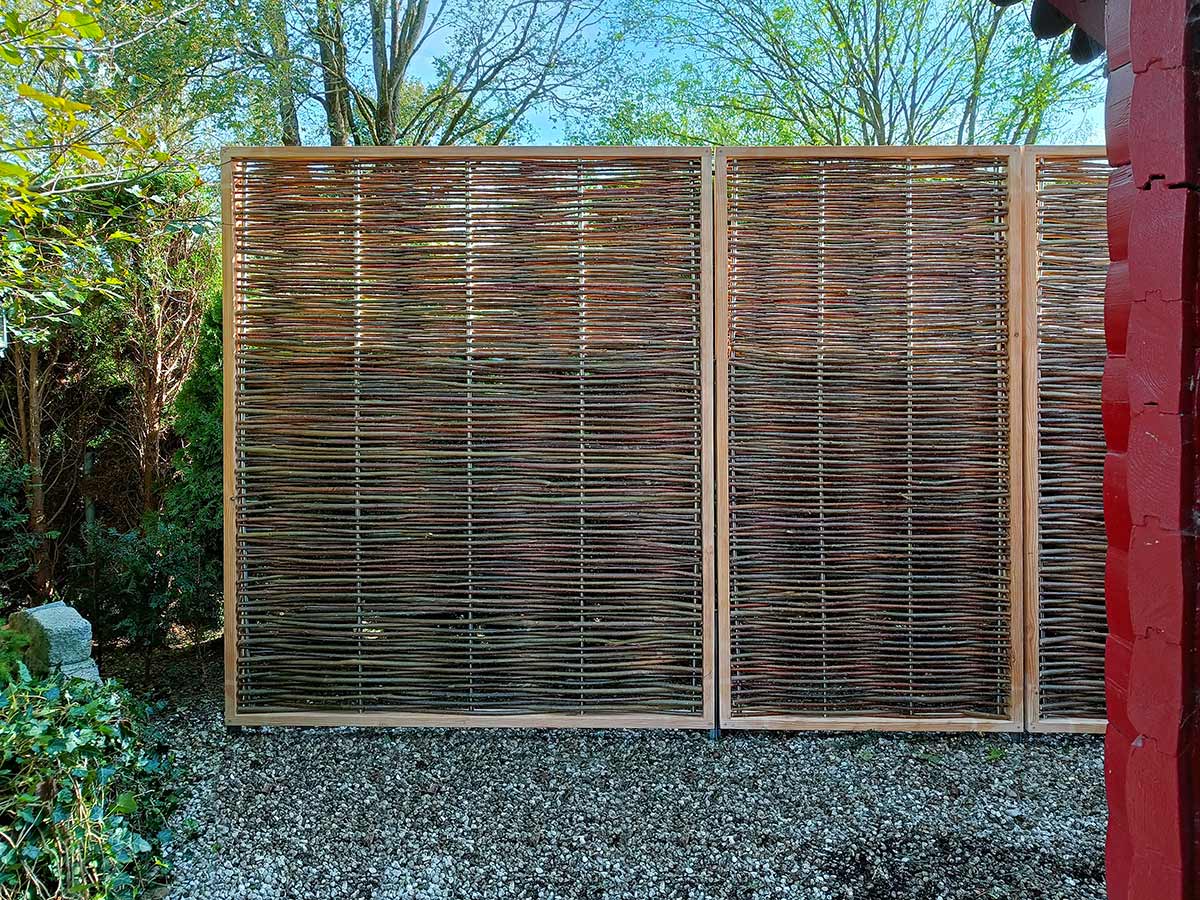 Große Sichtschutzwand aus Weide Geflecht