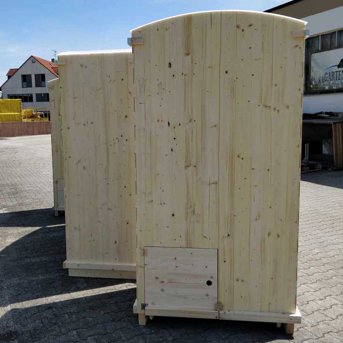 Komposttoilette Rückseite mit Entnahmeklappe